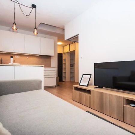 City Center Apartment - Modern & Elegant Братислава Экстерьер фото
