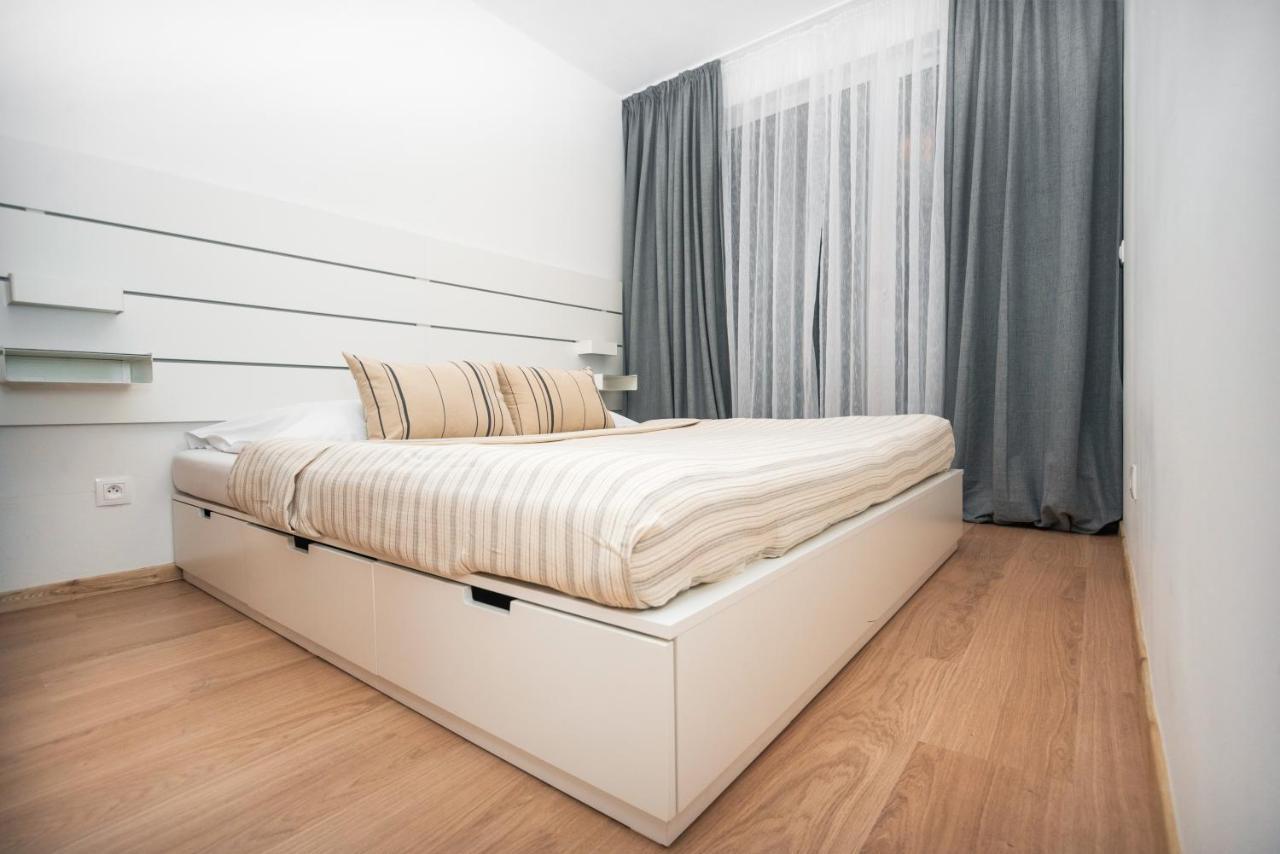City Center Apartment - Modern & Elegant Братислава Экстерьер фото