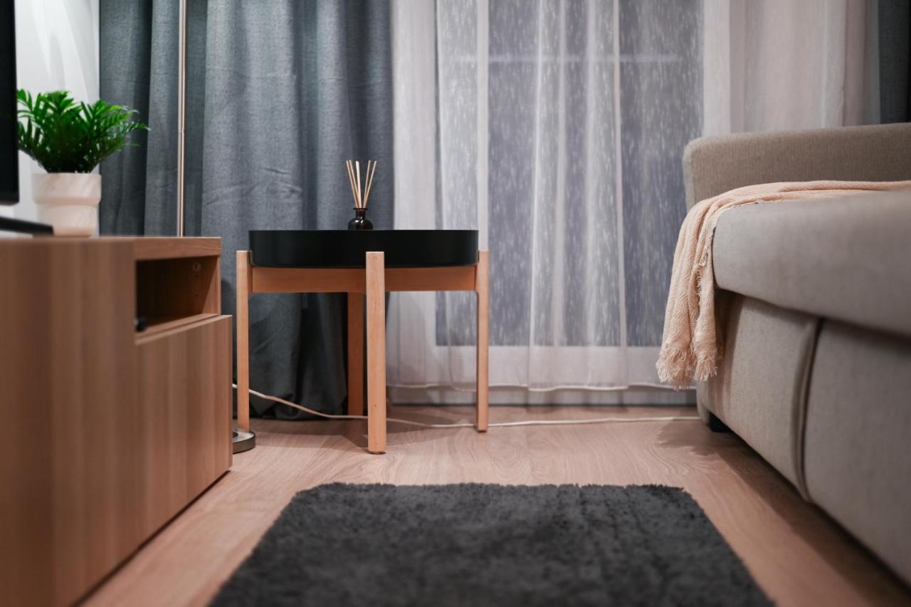 City Center Apartment - Modern & Elegant Братислава Экстерьер фото