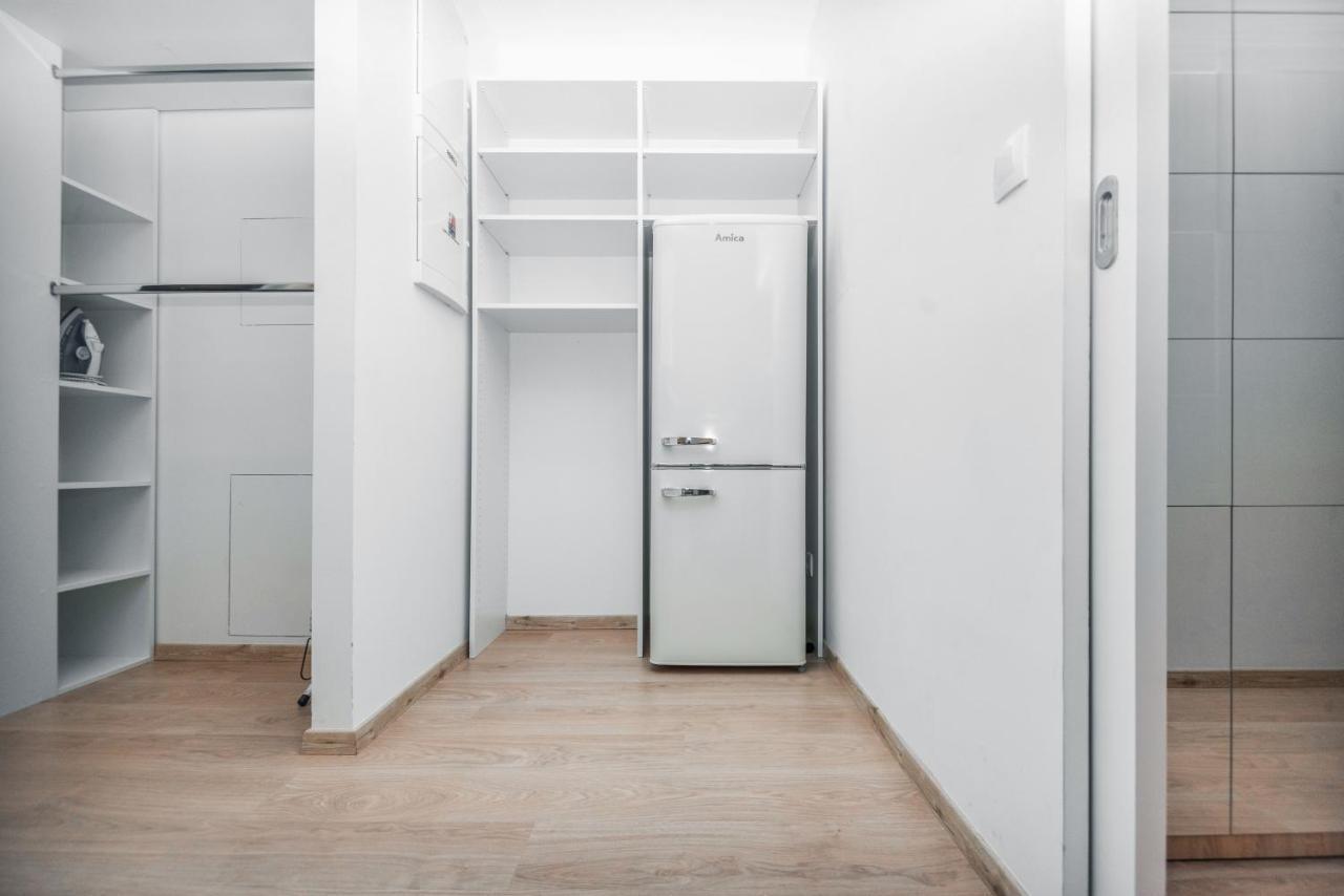 City Center Apartment - Modern & Elegant Братислава Экстерьер фото