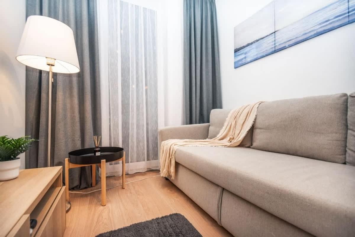 City Center Apartment - Modern & Elegant Братислава Экстерьер фото