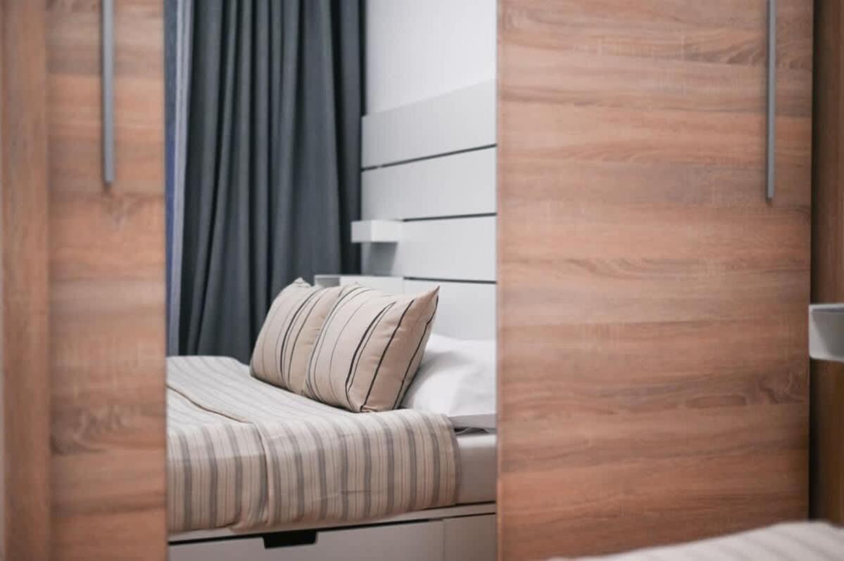 City Center Apartment - Modern & Elegant Братислава Экстерьер фото